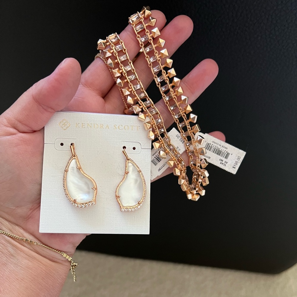 NWT Kendra Scott set of necklace and earrings